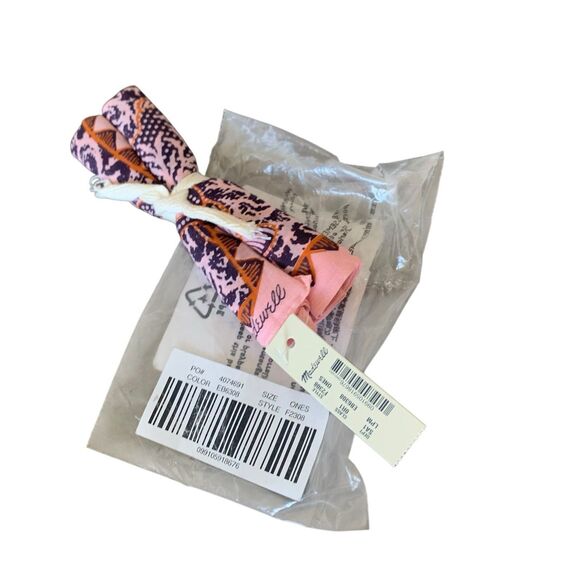 Madewell Organic Cotton Bandana Square Scarf in Light Petal Multi Pink Navy NWT - Picture 3 of 6
